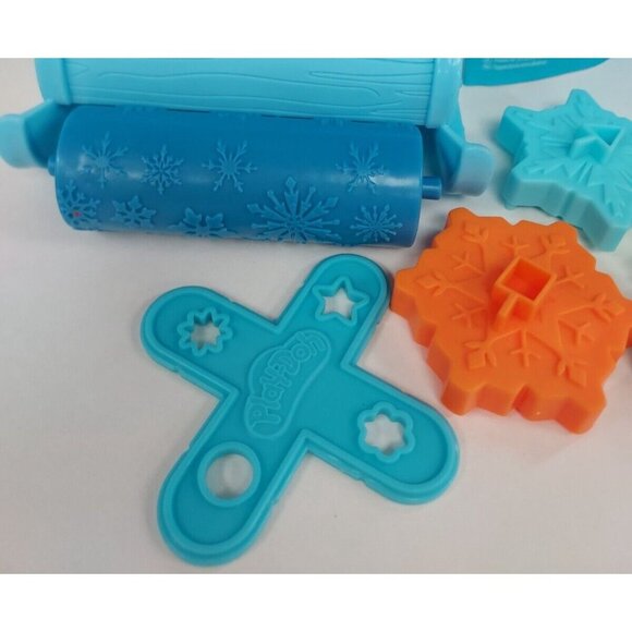 Disney Frozen Olaf's Sleigh Ride Play-Doh Set with Snowflake Accessories - Picture 3 of 4